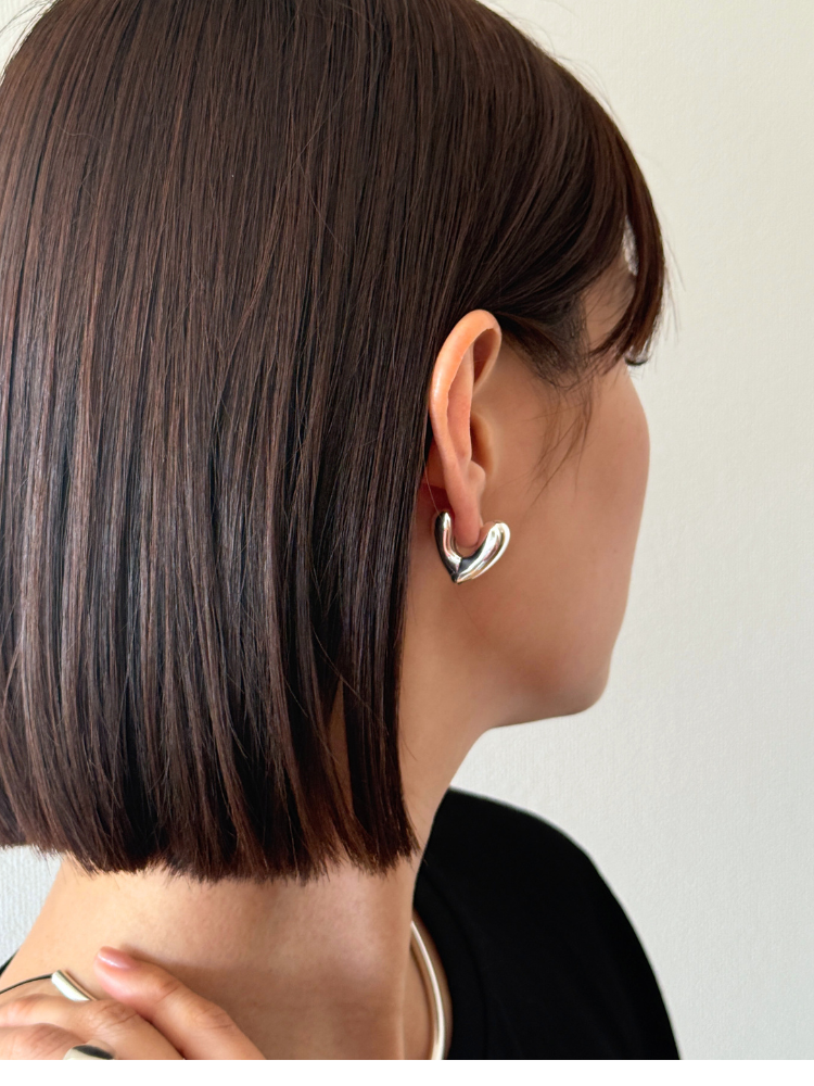 【ANNIKA INEZ 】GOLD SMALL HEART HOOP ピアス annika-inez-heart-hoops-small-