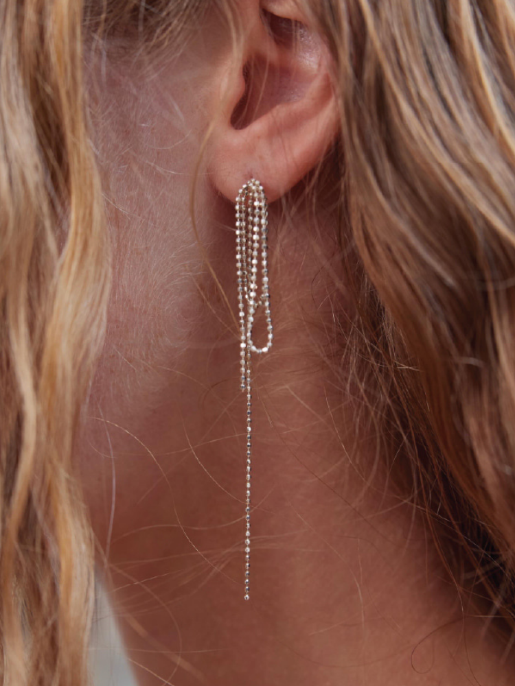 1064STUDIO Gleam Chain ロングピアス シルバー – CALIDA