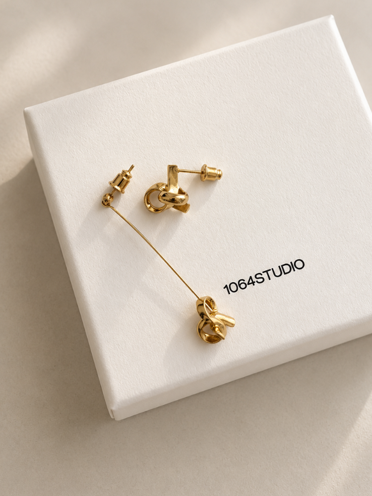 1064STUDIO THE TWINS アシンメトリーピアス ゴールド – CALIDA