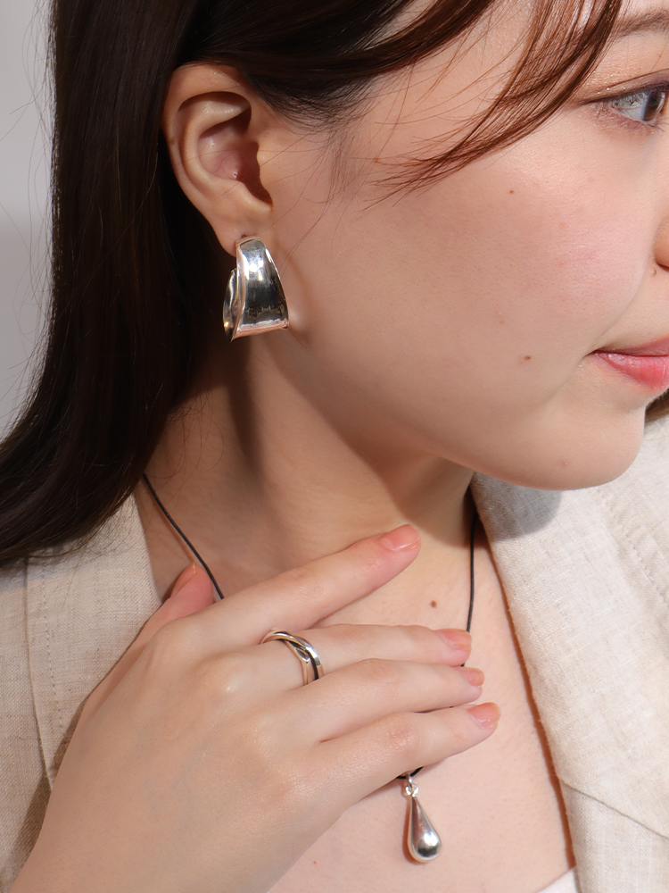 NINA&JULES　ニナエジュール　Wave Hoop ピアス