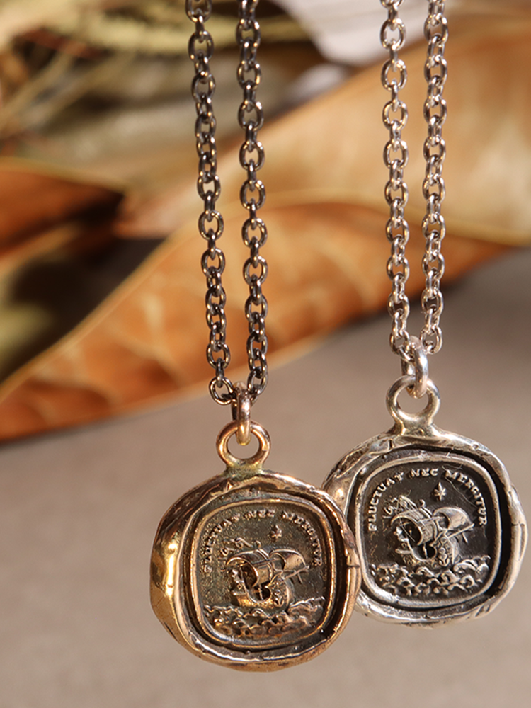 Pyrrha ピュラ “Strength and Resilience” コインネックレス Pyrrha ピュラ “Strength and Resilience” コインネックレス