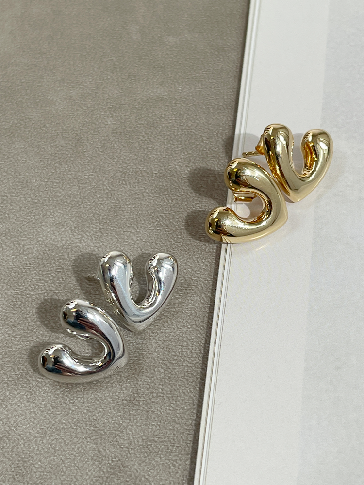 ANNIKA INEZ アニカイネズ SMALL OPEN HEART ピアス ハート – CALIDA ANNIKA INEZ アニカイネズ SMALL OPEN HEART ピアス ハート – CALIDA