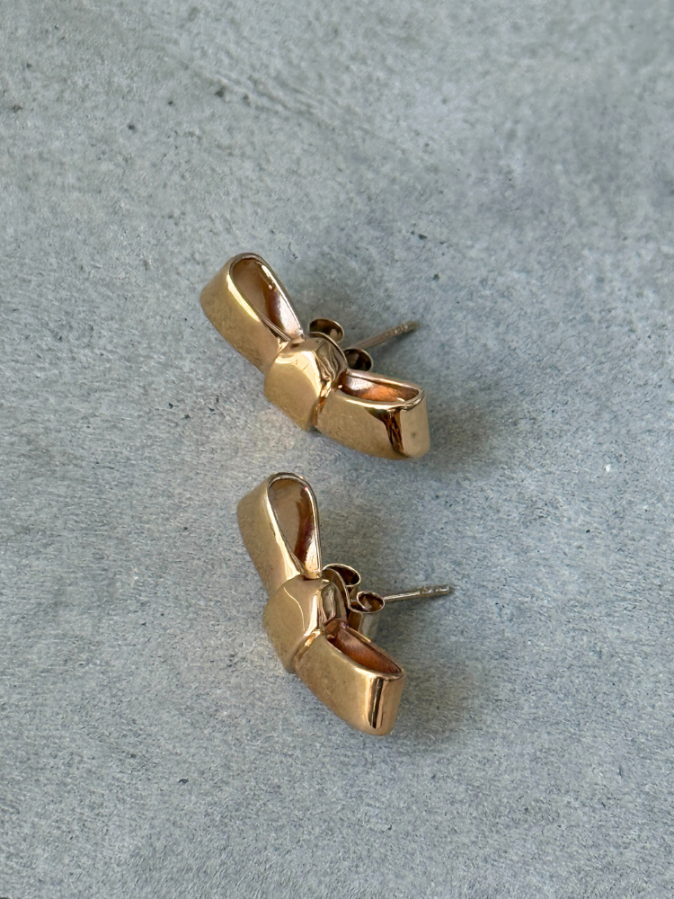 送料無料!プチ Cravat スタッズ【ANNIKA INEZ】 ANNIKA INEZ アニカイネズ PETIT CRAVAT STUDS ピアス – CALIDA