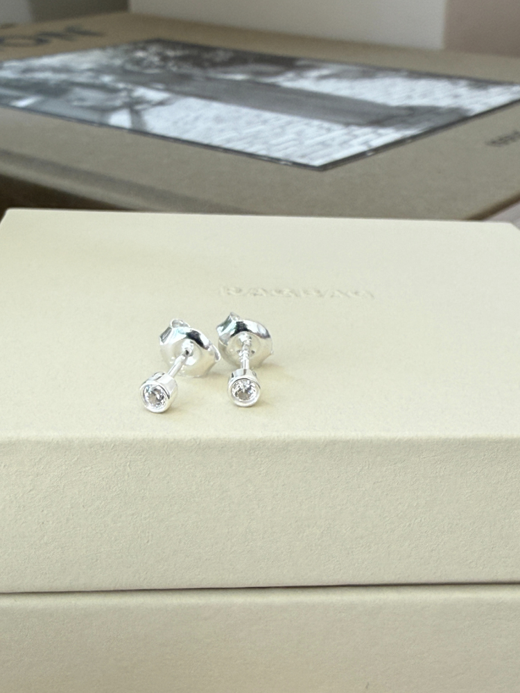 RAGBAG ラグバッグ Oda SILVER Studs 一粒ピアス RAGBAG ラグバッグ Oda Studs 一粒ピアス – CALIDA