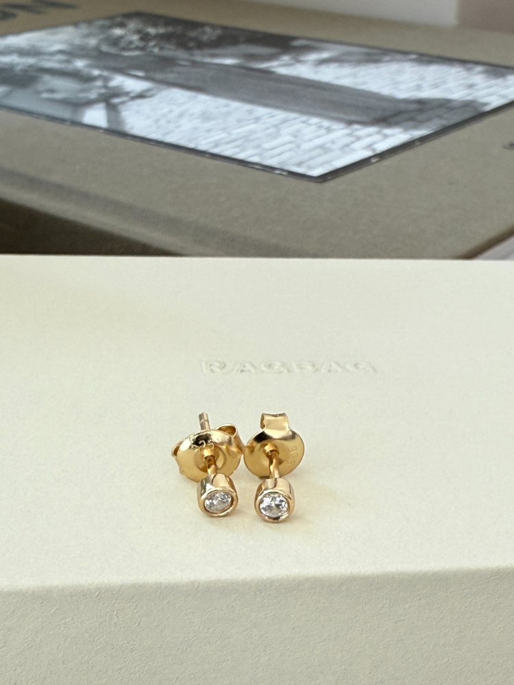 RAGBAG ラグバッグ Oda SILVER Studs 一粒ピアス RAGBAG ラグバッグ Oda Studs 一粒ピアス – CALIDA