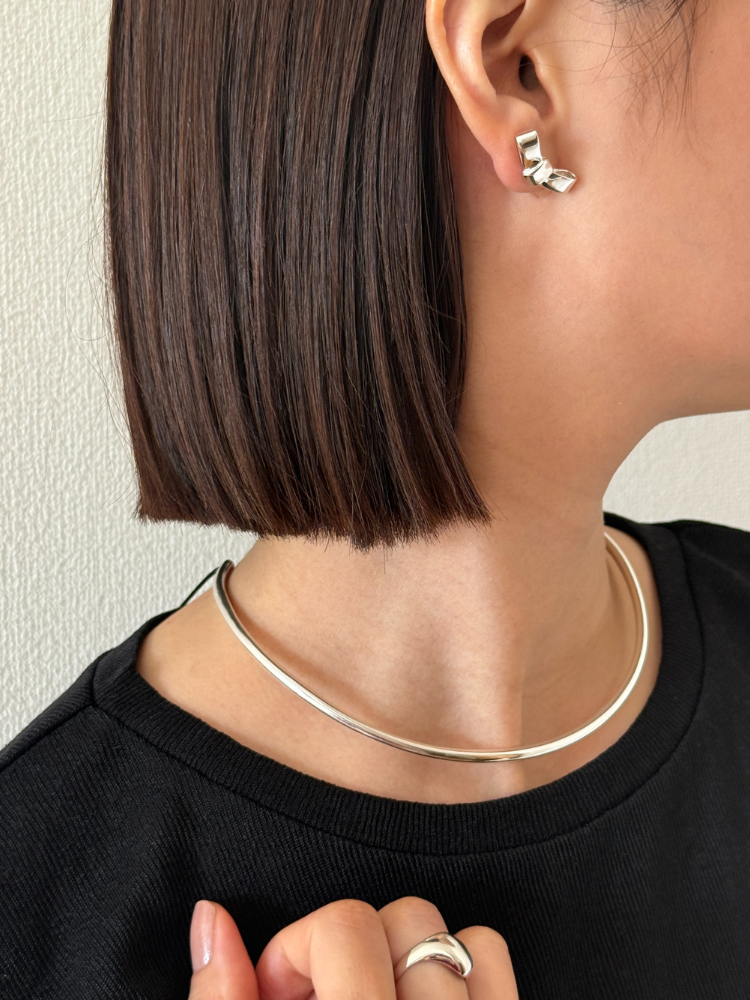ANNIKA INEZ アニカイネズ SILVER PETIT CRAVAT STUDS ピアス ANNIKA INEZ アニカイネズ PETIT CRAVAT STUDS ピアス – CALIDA