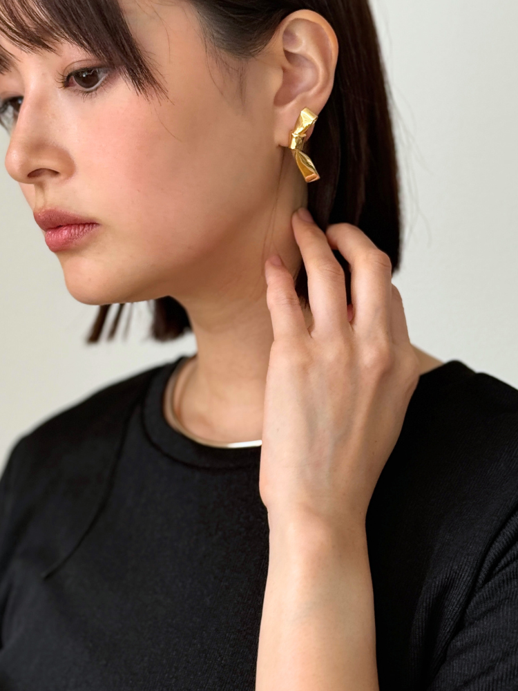送料無料!プチ Cravat スタッズ【ANNIKA INEZ】 ANNIKA INEZ アニカイネズ SMALL CRAVAT STUDS ピアス – CALIDA