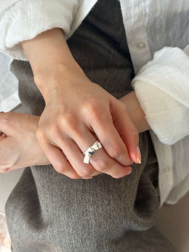 ANNIKA INEZ アニカイネズ　New Petite Cravat リング