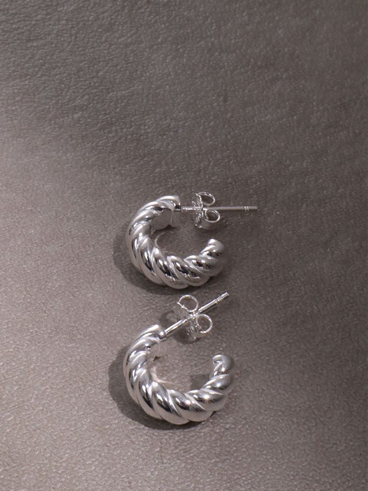 NINA&JULES ニナエジュール Small Twisted ミニフープ ピアス NINA&JULES ニナエジュール Small Twisted Hoops ミニ フープ