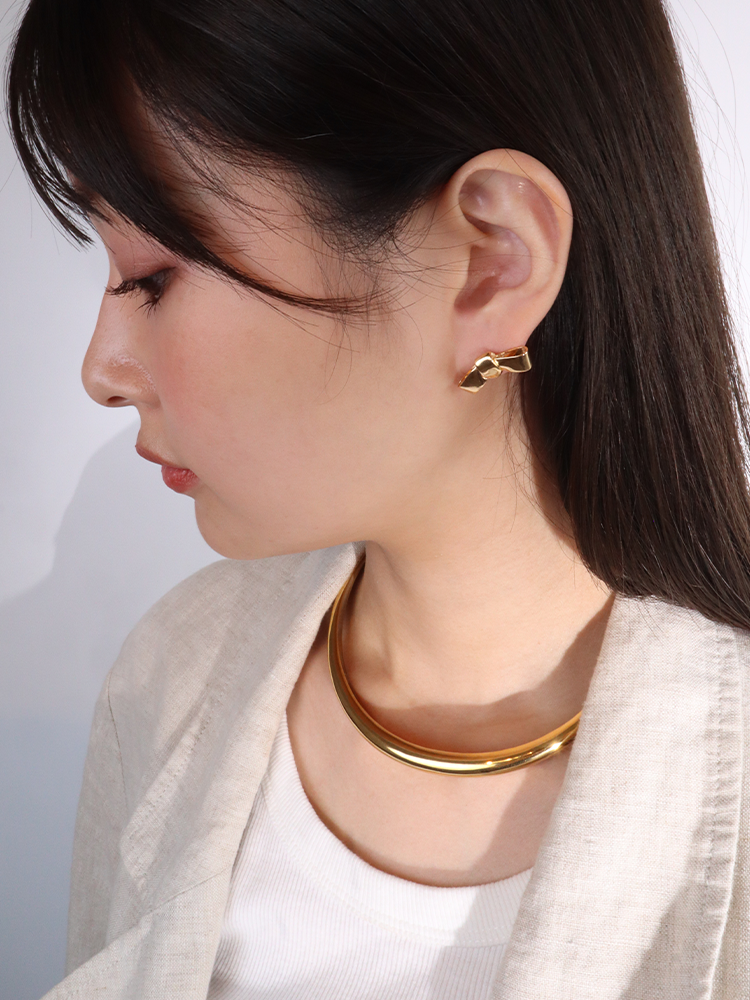 ANNIKA INEZ アニカイネズ PETIT CRAVAT STUDS ピアス – CALIDA ANNIKA INEZ アニカイネズ PETIT CRAVAT STUDS ピアス – CALIDA