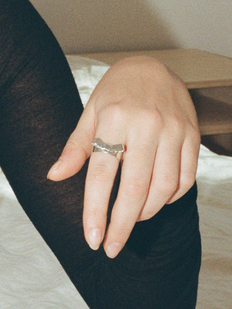 ANNIKA INEZ アニカイネズ　New Petite Cravat リング