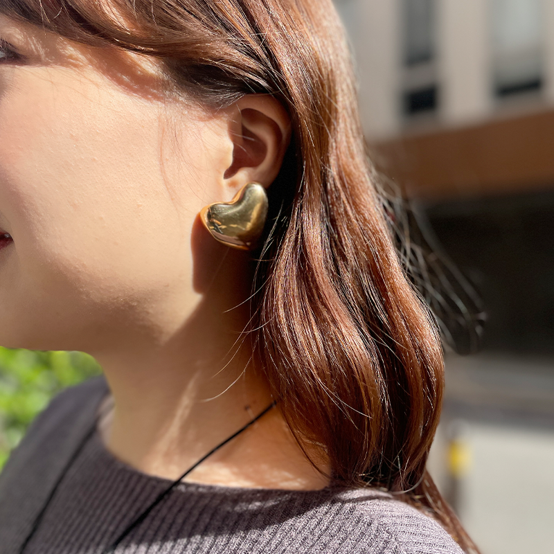 ANNIKA INEZ アニカイネズ LARGE VOLUPTOUS HEART STUDS ピアス ANNIKA INEZ アニカイネズ LARGE VOLUPTOUS HEART STUDS ピアス