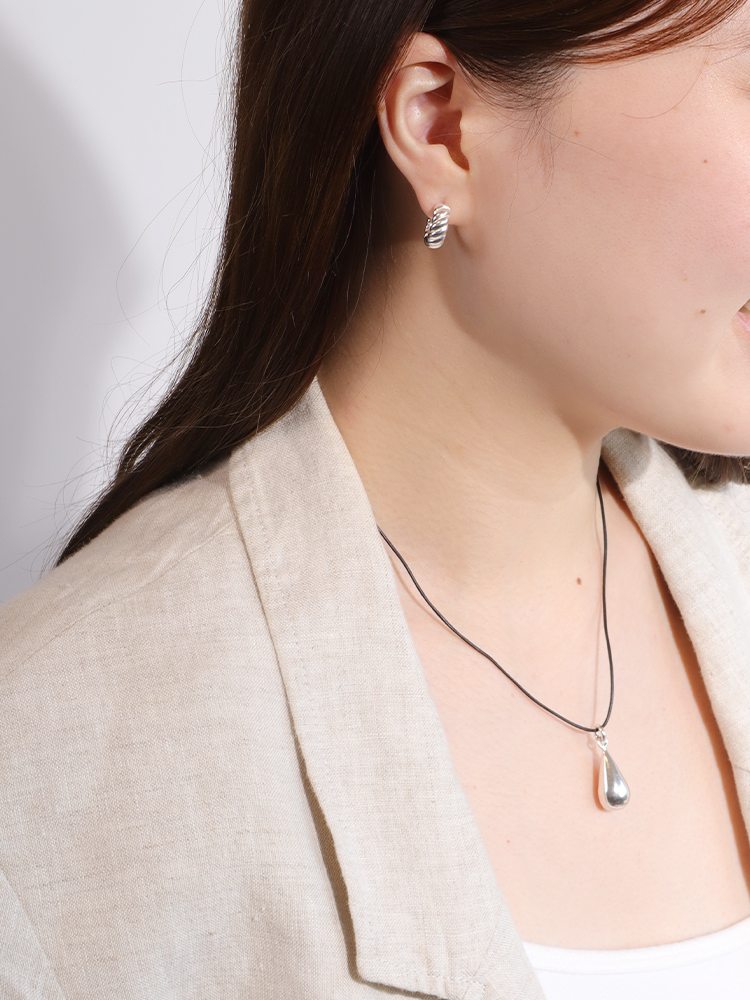 NINA&JULES ニナエジュール Small Twisted ミニフープ ピアス NINA&JULES ニナエジュール Small Twisted Hoops ミニ フープ