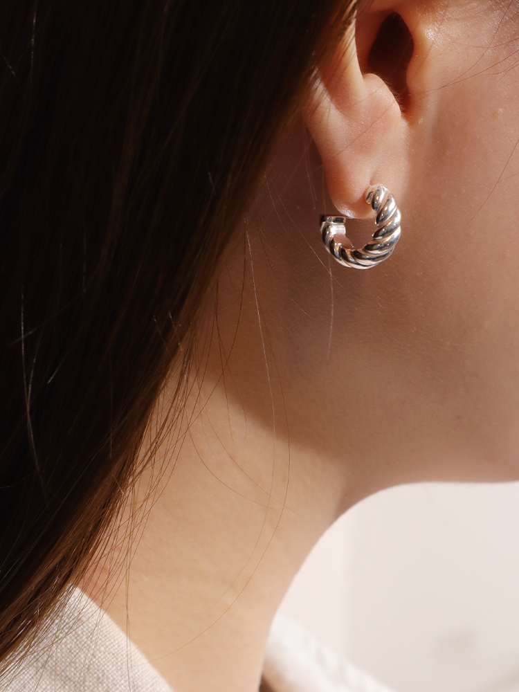 NINA&JULES ニナエジュール Small Twisted Hoops ミニ フープ NINA&JULES ニナエジュール Small Twisted Hoops ミニ フープ
