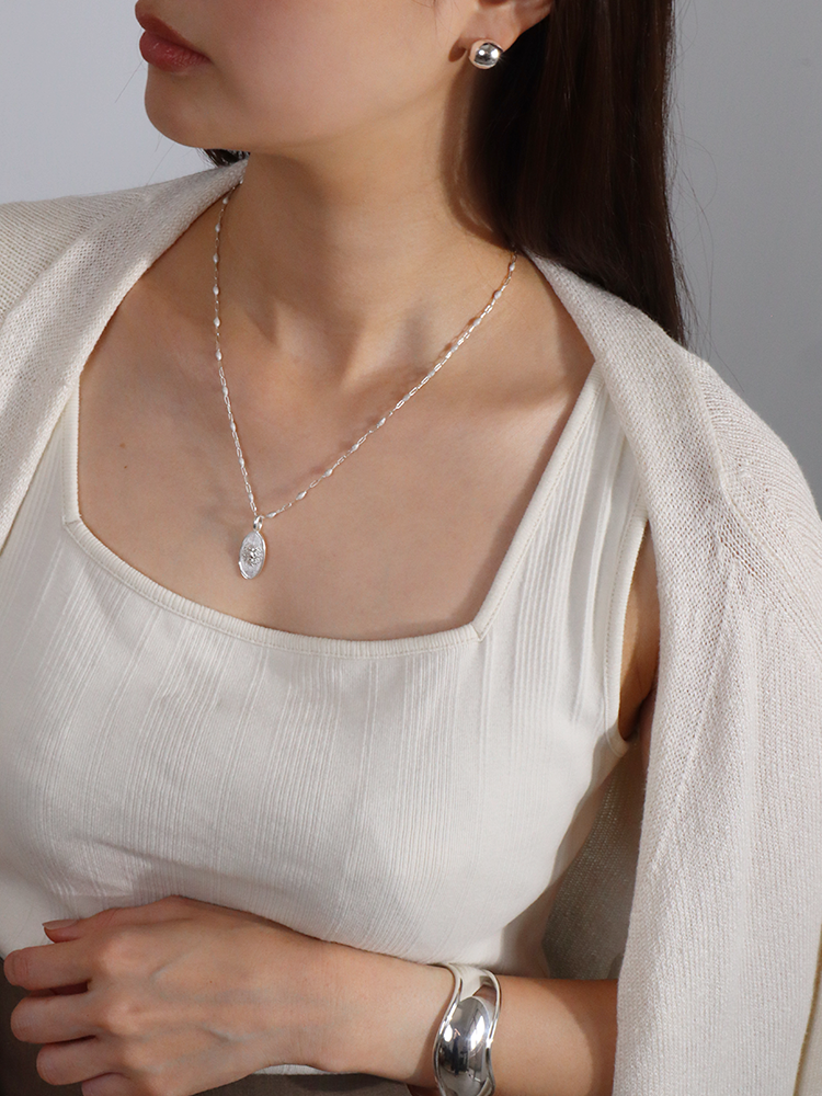 モデル愛用 HERMINA ATHENS Aqua パールネックレス /2色 HERMINA ATHENS ヘルミーナアセン LEO OVAL コイン チャーム