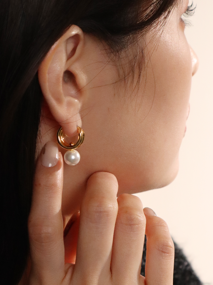 JENNY BIRD ジェニーバード NOVA HUGGIES パール ピアス – CALIDA JENNY BIRD ジェニーバード NOVA HUGGIES パール ピアス – CALIDA