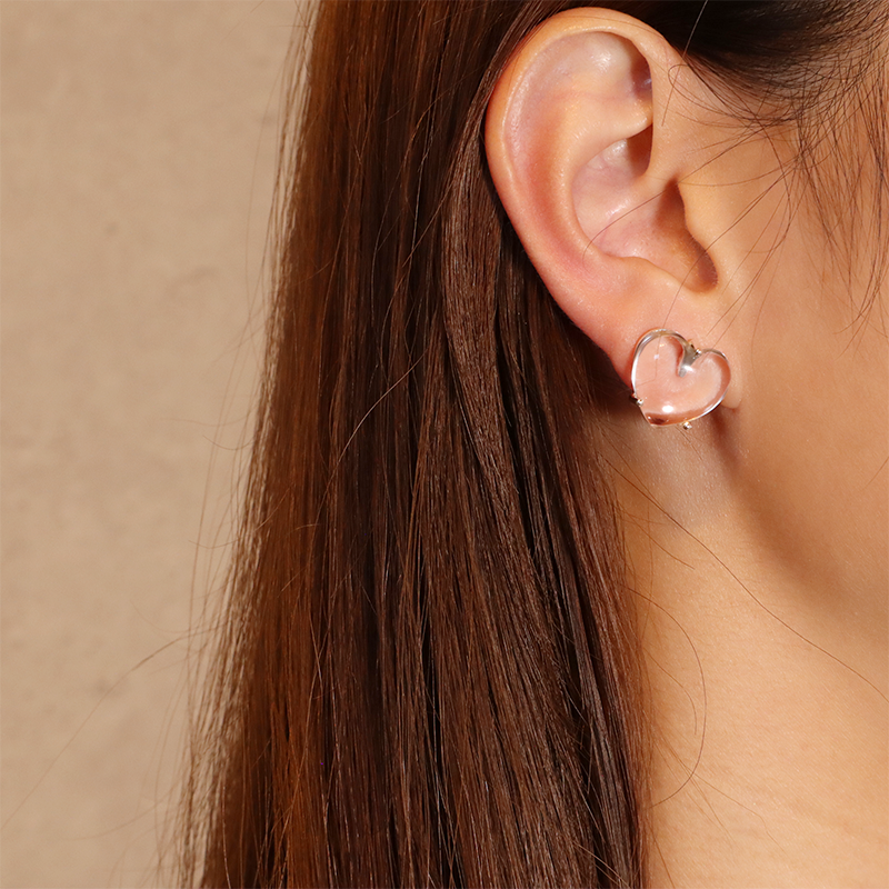 ANNIKA INEZ アニカイネズ CLEAR QUARTZ LARGE GEM HEART ピアス – CALIDA ANNIKA INEZ アニカイネズ CLEAR QUARTZ LARGE GEM HEART ピアス – CALIDA