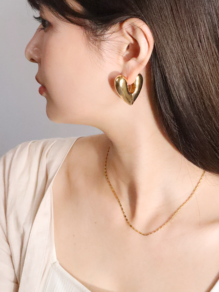 ANNIKA INEZ LARGE ハート フープ ピアス ゴールド ANNIKA INEZ アニカイネズ LARGE HEART HOOP ピアス – CALIDA
