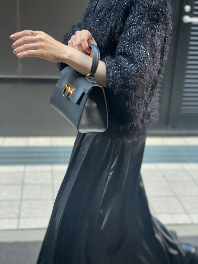 極美品✴︎】カルボッティ レザー ハンドバッグ ネイビー 保存袋 極美品✴︎】カルボッティ レザー ハンドバッグ ネイビー 保存袋