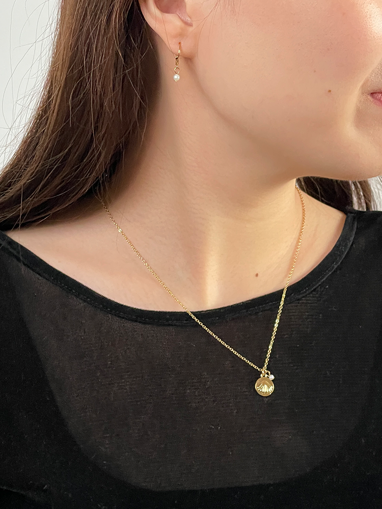 LOUISE DAMAS ルイーズダマス ONDINE SHELL ミニ ピアス – CALIDA LOUISE DAMAS ルイーズダマス ONDINE SHELL ミニ ピアス – CALIDA