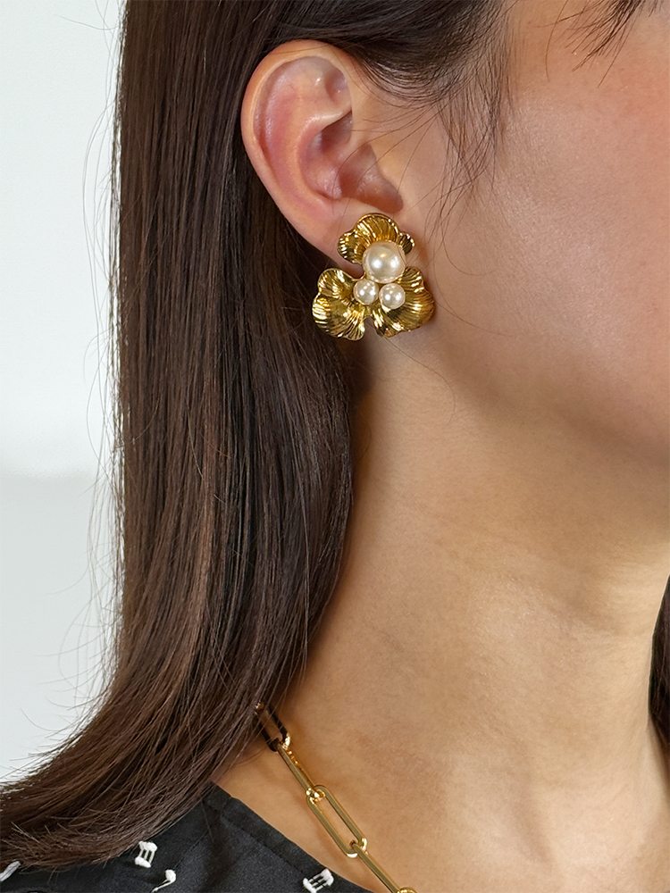 ADER.bijoux アデルビジュー PETAL pearl イヤリング – CALIDA ADER.bijoux アデルビジュー PETAL pearl イヤリング – CALIDA